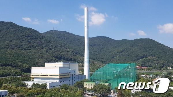 본문 이미지 - 장유소각장 현대화사업 승인 처분에 대한 집행정지 가처분 신청이 16일 기각됐다. 사진은 장유소각장 전경.뉴스1 ⓒ News1 이현동 기자