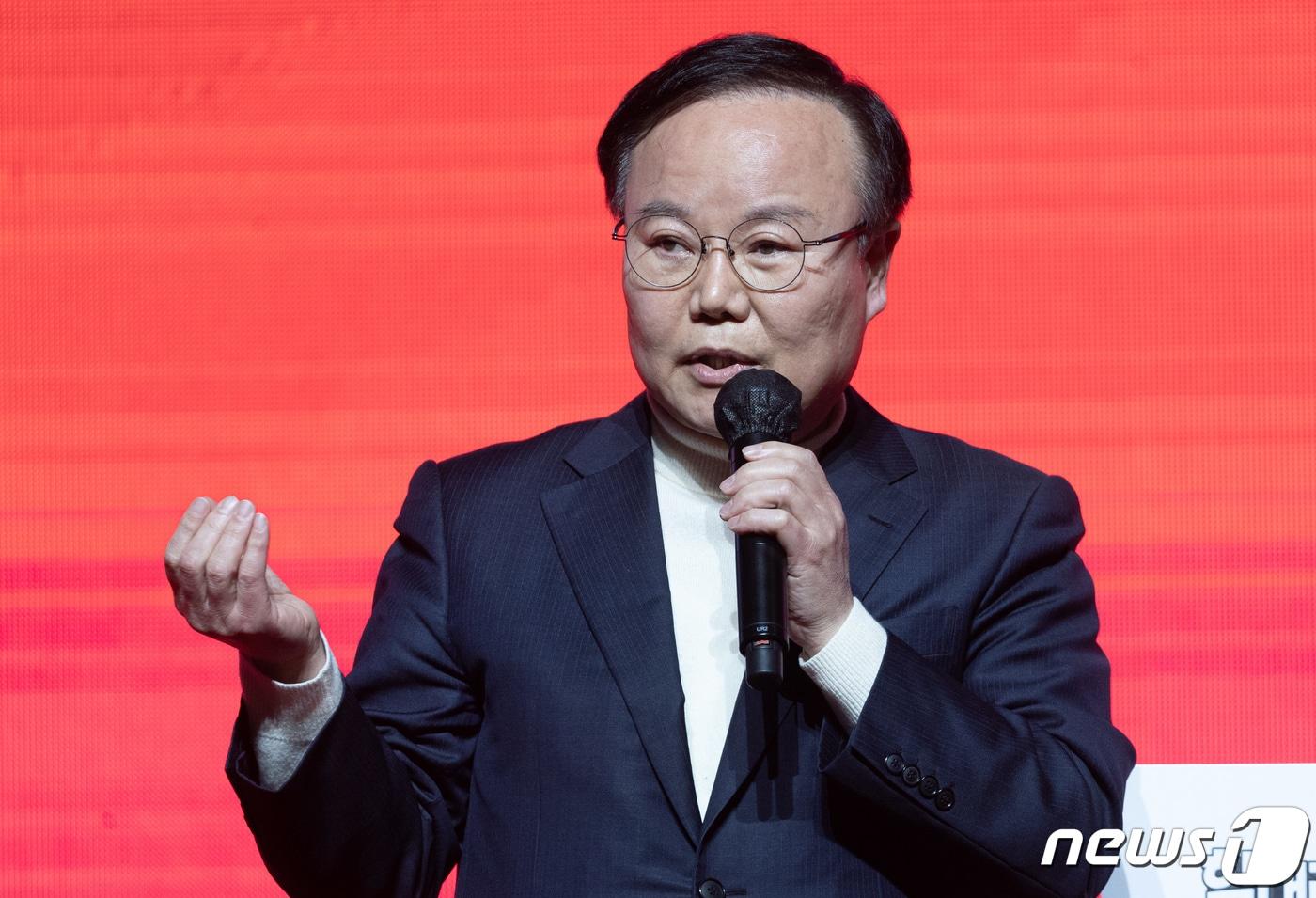 본문 이미지 - 김재원 국민의힘 최고위원 후보가 16일 오후 광주 서구 김대중컨벤션센터에서 열린 국민의힘 제3차 전당대회 광주·전북·전남 합동연설회에서 정견 발표를 하고 있다. 2023.2.16/뉴스1 ⓒ News1 이재명 기자