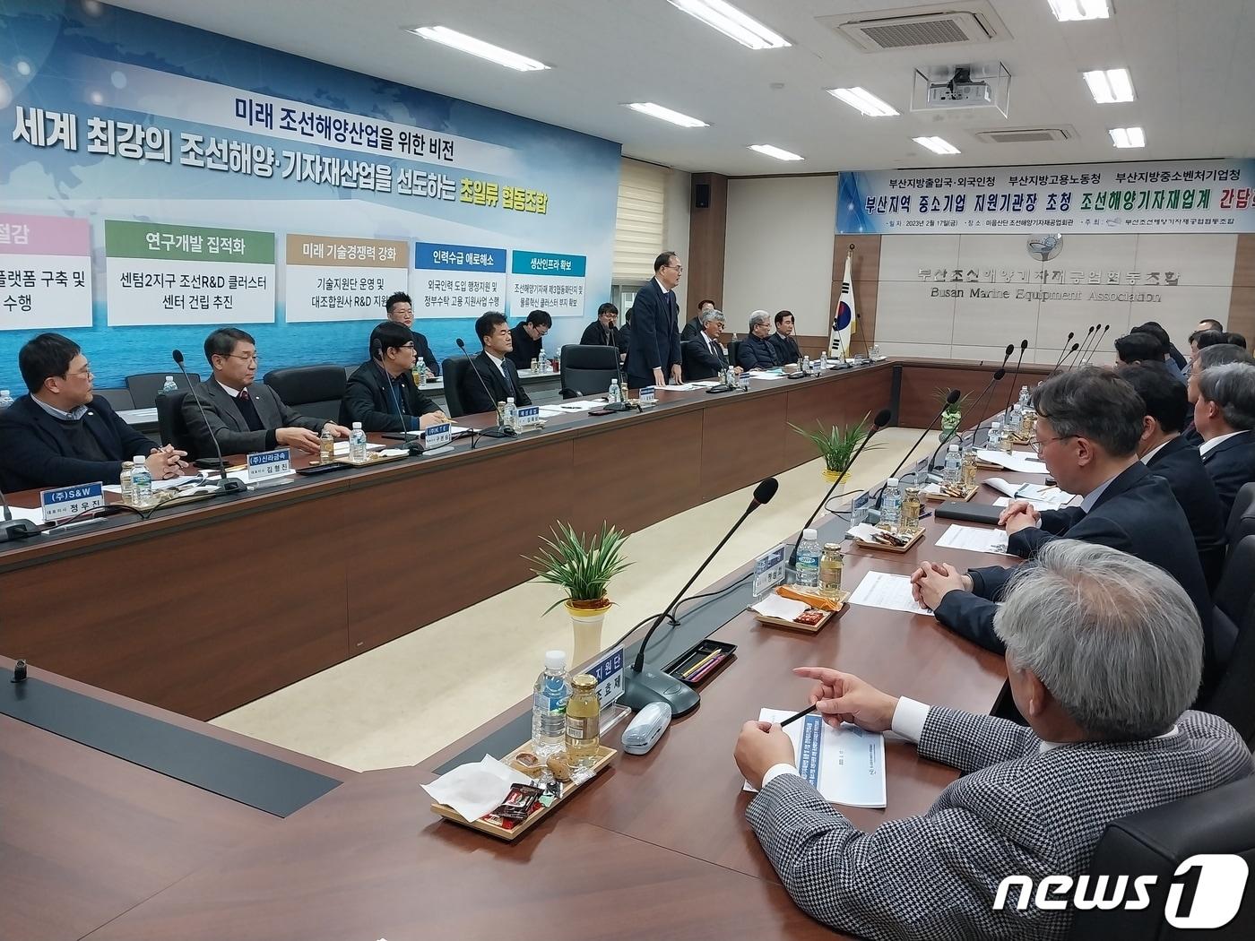 본문 이미지 - 부산 조선해양기자재업계 현장 간담회 진행 (부산중기청 제공)