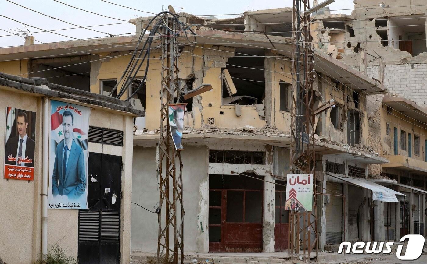 시리아 홈즈 지방의 한 마을이 급진 수니파 무장단체인 이슬람국가(IS) 공격을 받고 붕괴돼 있다. 2021.12.24 ⓒ AFP=뉴스1 ⓒ News1 정윤미 기자