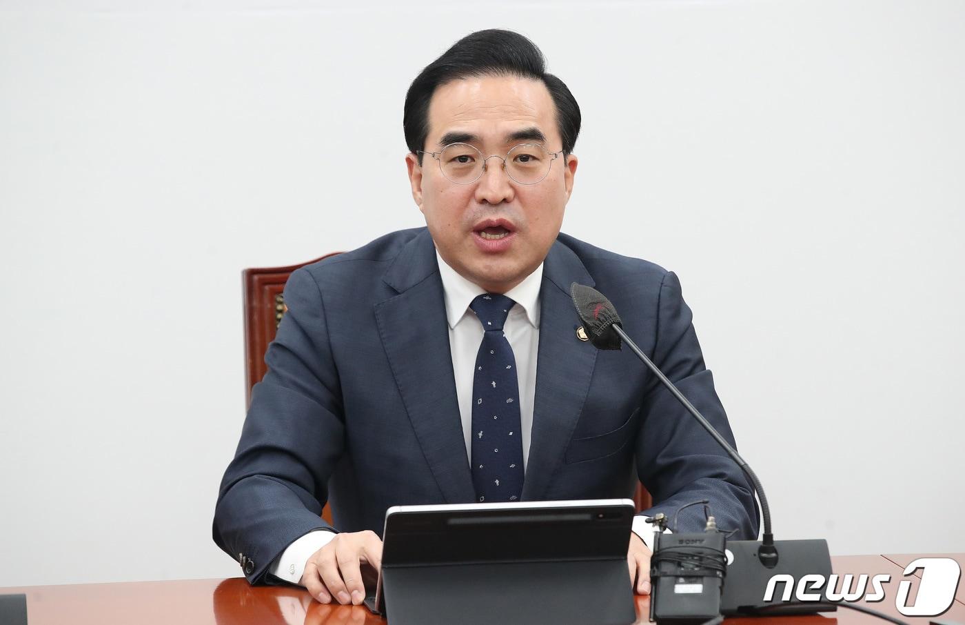 본문 이미지 - 박홍근 더불어민주당 원내대표가 2일 서울 여의도 국회에서 열린 정책조정회의에서 모두발언을 하고 있다. 2023.2.2/뉴스1 ⓒ News1 임세영 기자