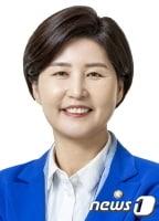 본문 이미지 -  백혜련 정무위원회 위원장