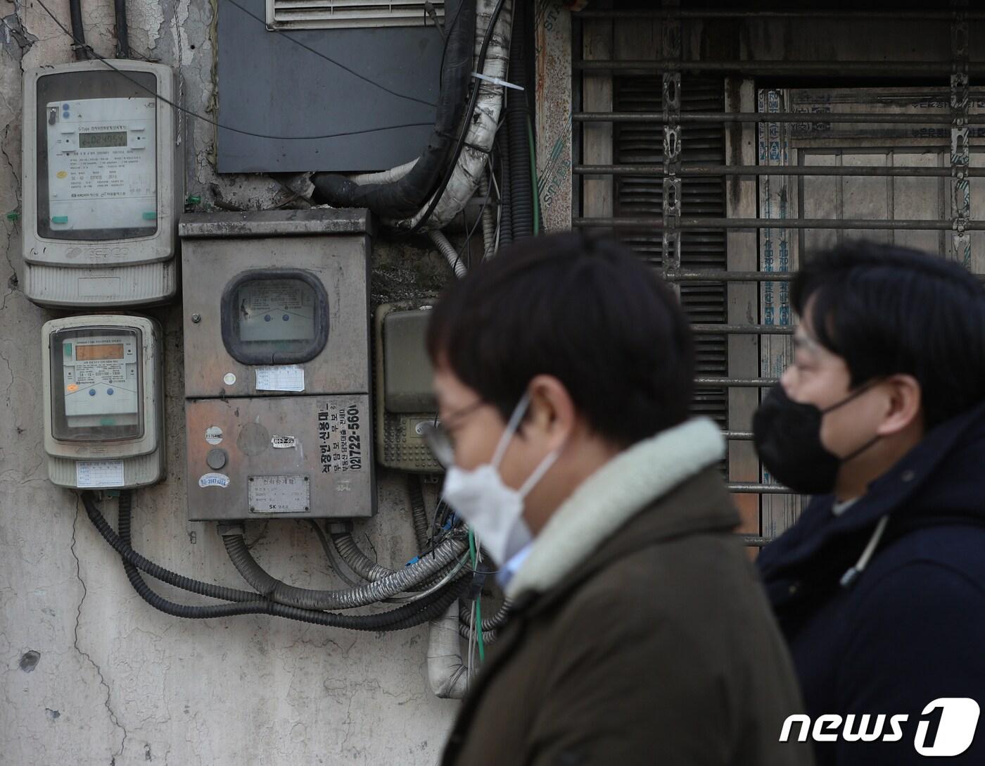 본문 이미지 - 서울 시내에 설치된 전기 계량기의 모습. 2023.2.2/뉴스1DB ⓒ News1