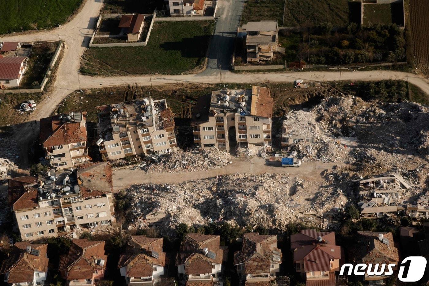 19일 (현지시간) 규모 7.8의 지진이 강타한 튀르키예 하타이의 아다나에서 초토화된 건물이 보인다. ⓒ AFP=뉴스1 ⓒ News1 우동명 기자