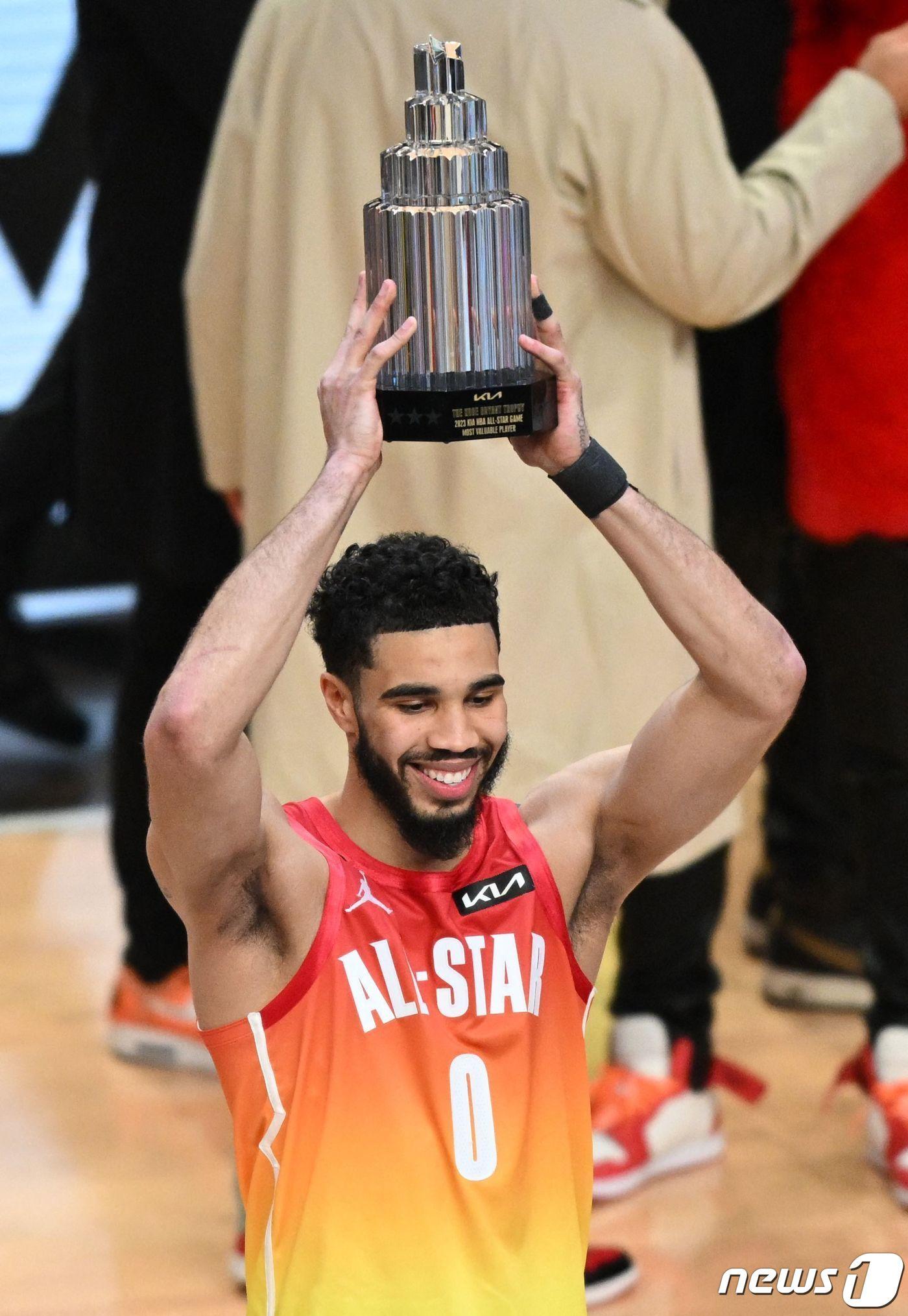 본문 이미지 - NBA 올스타전 MVP로 뽑힌 제이슨 테이텀. ⓒ AFP=뉴스1
