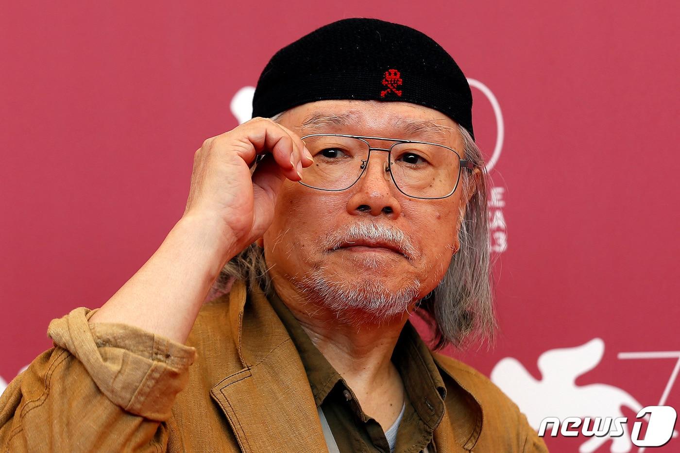 본문 이미지 - 일본의 유명 만화가 마쓰모토 레이지가 지난 13일 급성 심부전으로 별세했다. 향년 85세. 사진은 지난 2018년 그가 제70회 베니스영화제에 참석했을 때 촬영된 것. ⓒ 로이터=뉴스1 ⓒ News1 강민경 기자