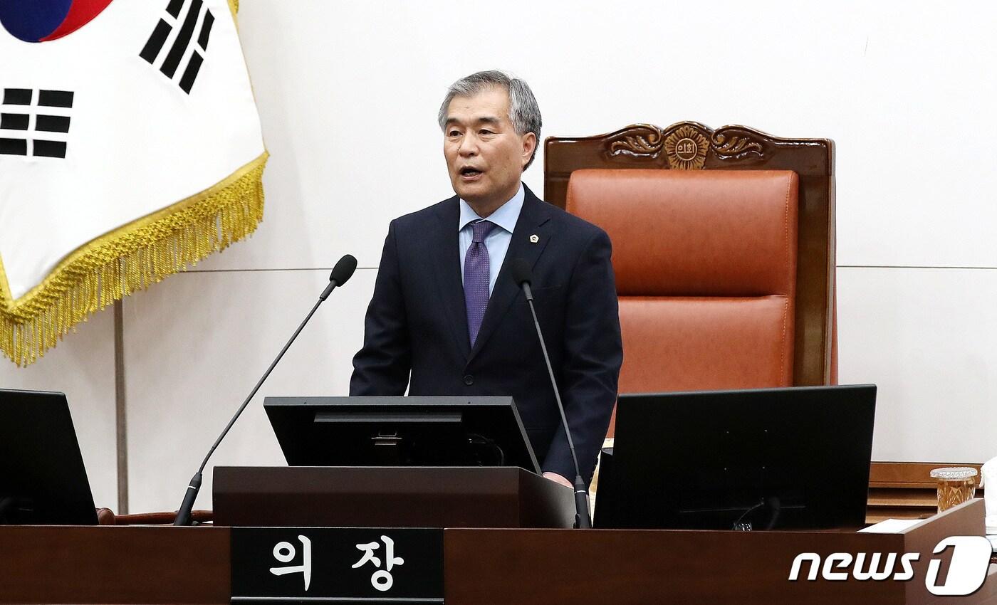 본문 이미지 - 김현기 서울시의회 의장이 20일 서울 중구 서울시의회에서 열린 제316회 임시회 개회식에서 개회사를 하고 있다. 2023.2.20/뉴스1 ⓒ News1 박지혜 기자