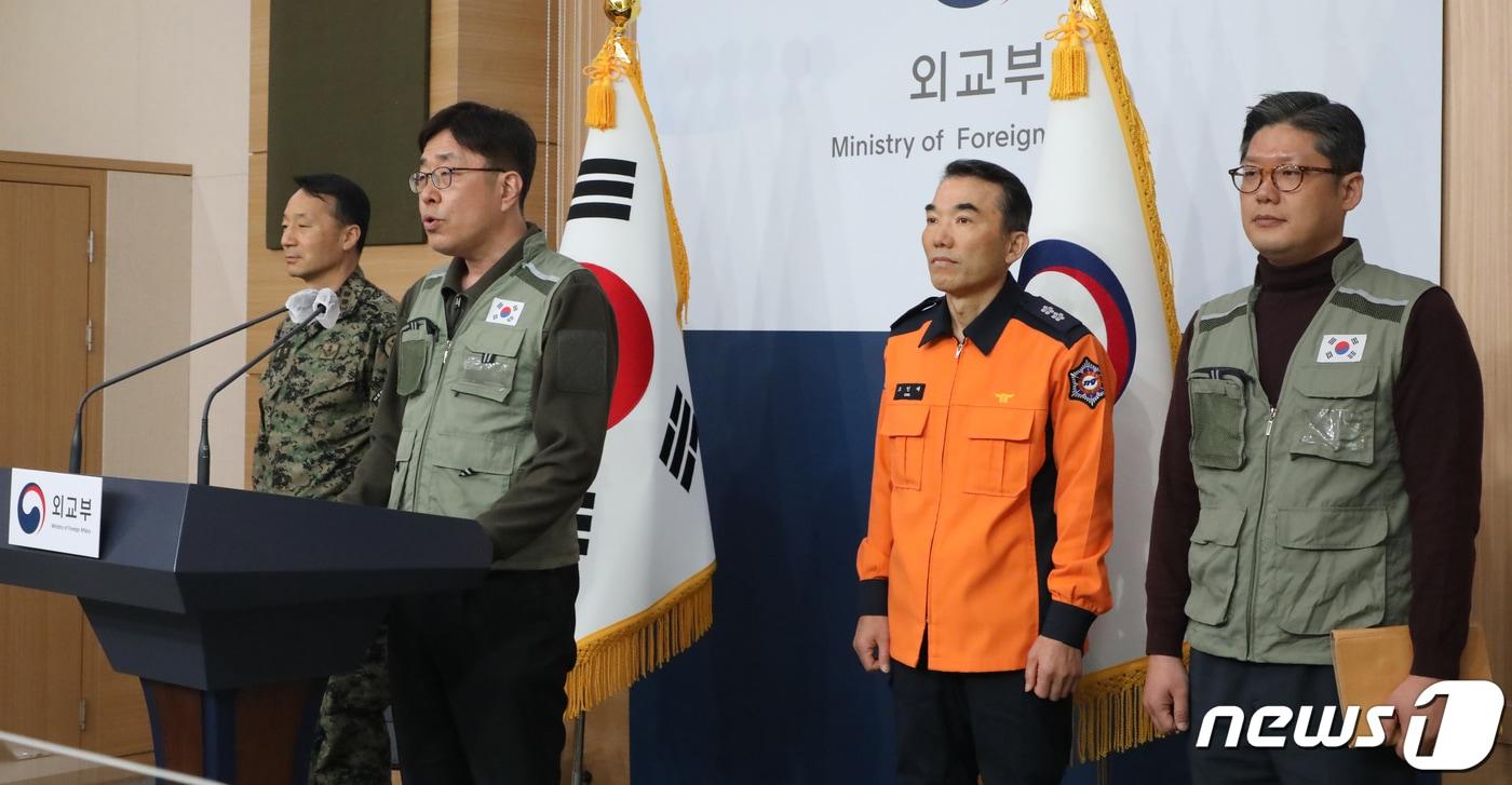 본문 이미지 - 튀르키예 지진 피해 대응을 위한 대한민국 긴급구호대 1진 대장이었던 원도연 외교부 개발협력국장이 20일 오후 서울 종로구 정부서울청사 별관에서 활동 결과에 관한 브리핑을 하고 있다. 2023.2.20/뉴스1 ⓒ News1 김명섭 기자