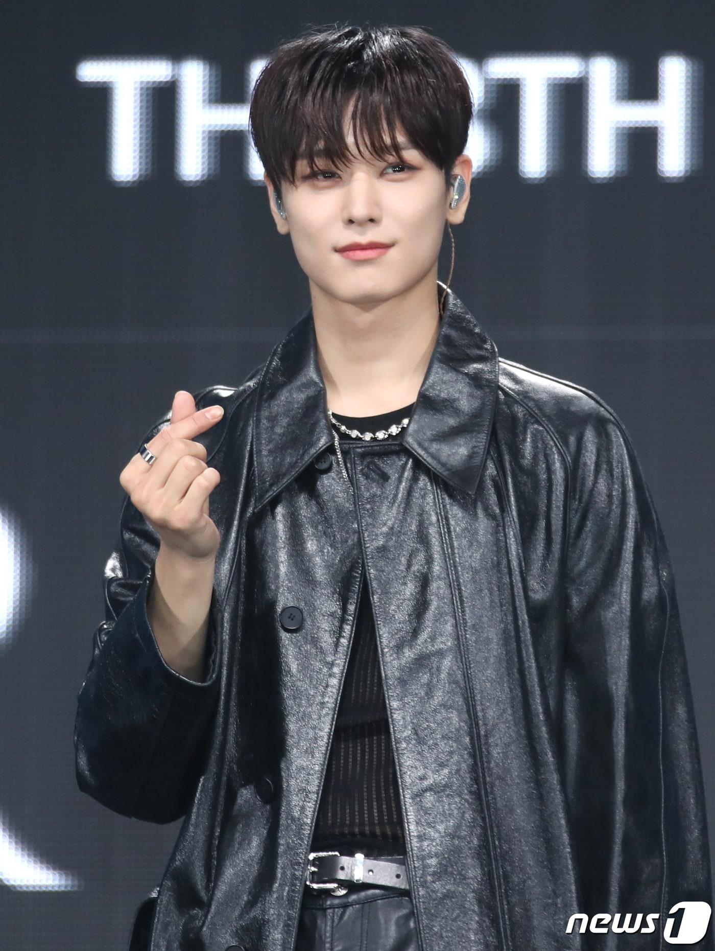 본문 이미지 - 그룹 더보이즈(THE BOYZ) 주연이 20일 오후 서울 광진구 예스24 라이브홀에서 가진 미니 8집 ‘비 어웨이크(BE AWAKE)’ 쇼케이스에서 포즈를 취하고 있다. 2023.2.20/뉴스1 ⓒ News1 권현진 기자