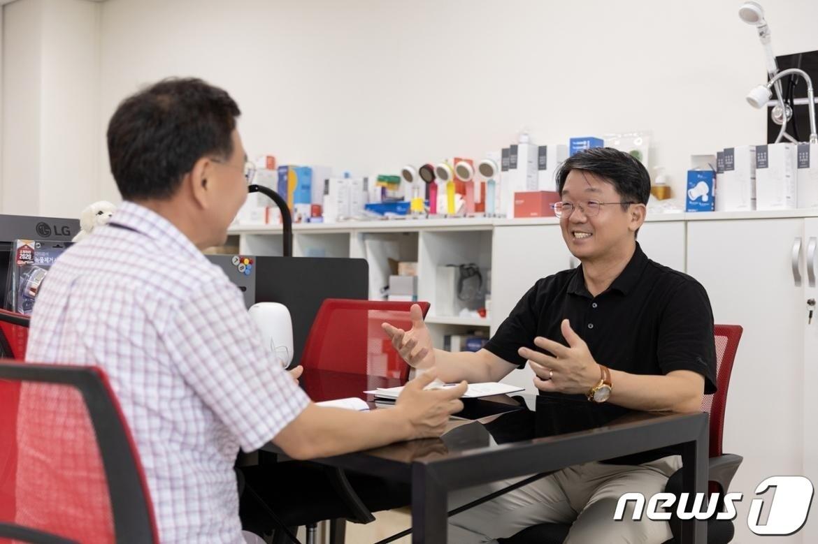 본문 이미지 -  중장년 인턴십 프로그램 참여 모습. (서울시50플러스재단 제공) 