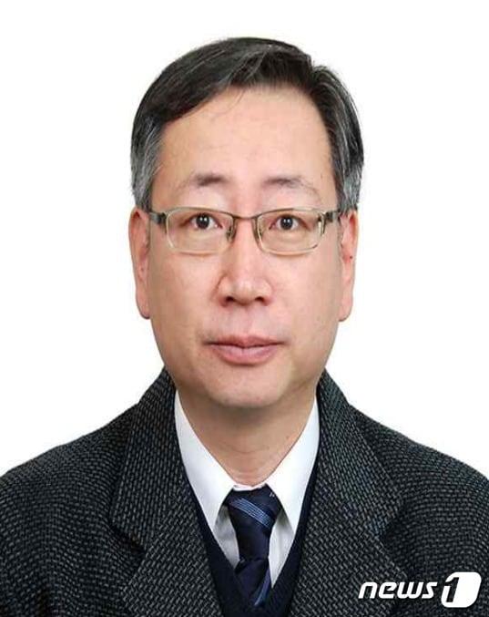 본문 이미지 - 이용균 제33대 창원지방법원장.(창원지법 제공)