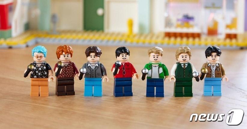 본문 이미지 - BTS 멤머들의 레고 피겨 - 하이브 제공