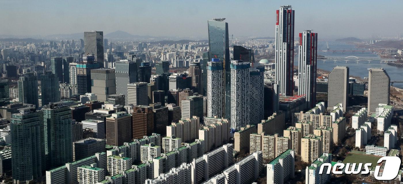 서울 여의도 63빌딩전망대에서 바라본 영등포구 여의도에 상업·업무용 빌딩이 밀집돼있다. 2023.2.21/뉴스1 ⓒ News1 박세연 기자