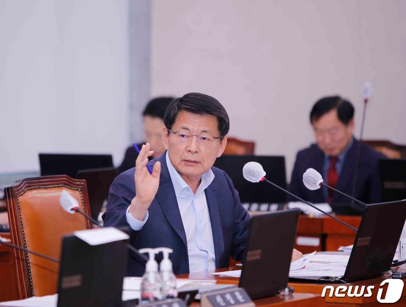 본문 이미지 - 서삼석 의원이 21일 국회 농림축산식품해양수산위원회 업무보고에서 질의하고 있다.(서삼석 의원실 제공)2023.2.21/뉴스1 