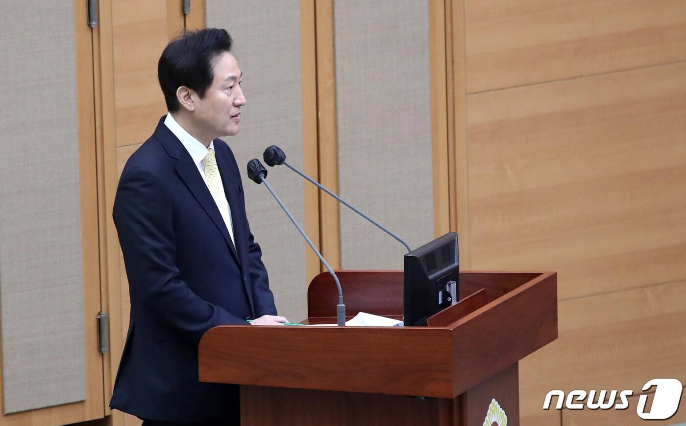 본문 이미지 - 오세훈 서울시장이 22일 오전 서울 중구 서울시의회에서 열린 '제316회 임시회' 제3차 본회의에서 시의원들의 질의에 답변하고 있다. 2023.2.22/뉴스1 ⓒ News1 이승배 기자