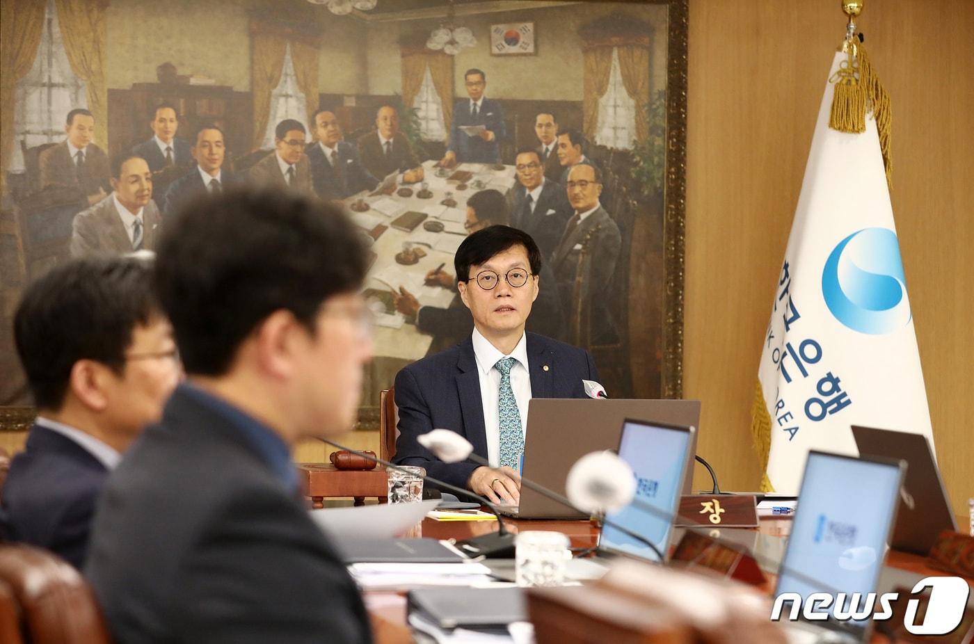 본문 이미지 - 이창용 한국은행 총재가 23일 오전 서울 중구 한국은행에서 열린 금융통화위원회 정기회의를 주재하고 있다. 현재 한은 기준금리는 연 3.50% 수준이다. 2023.2.23/뉴스1 ⓒ News1 사진공동취재단