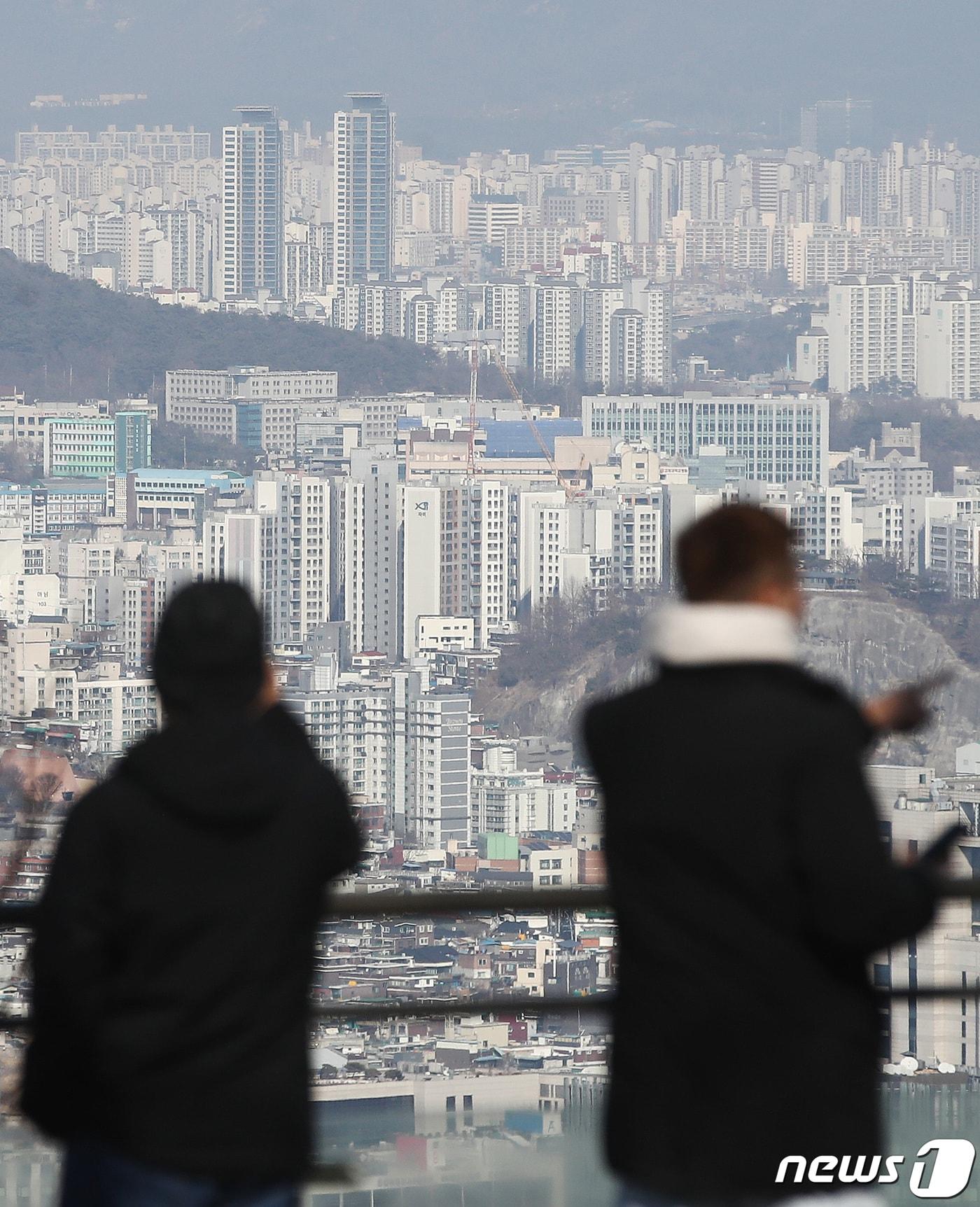 본문 이미지 - 사진은 이날 오후 남산타워에서 바라본 아파트 단지 모습. 2023.2.24/뉴스1 ⓒ News1 김민지 기자