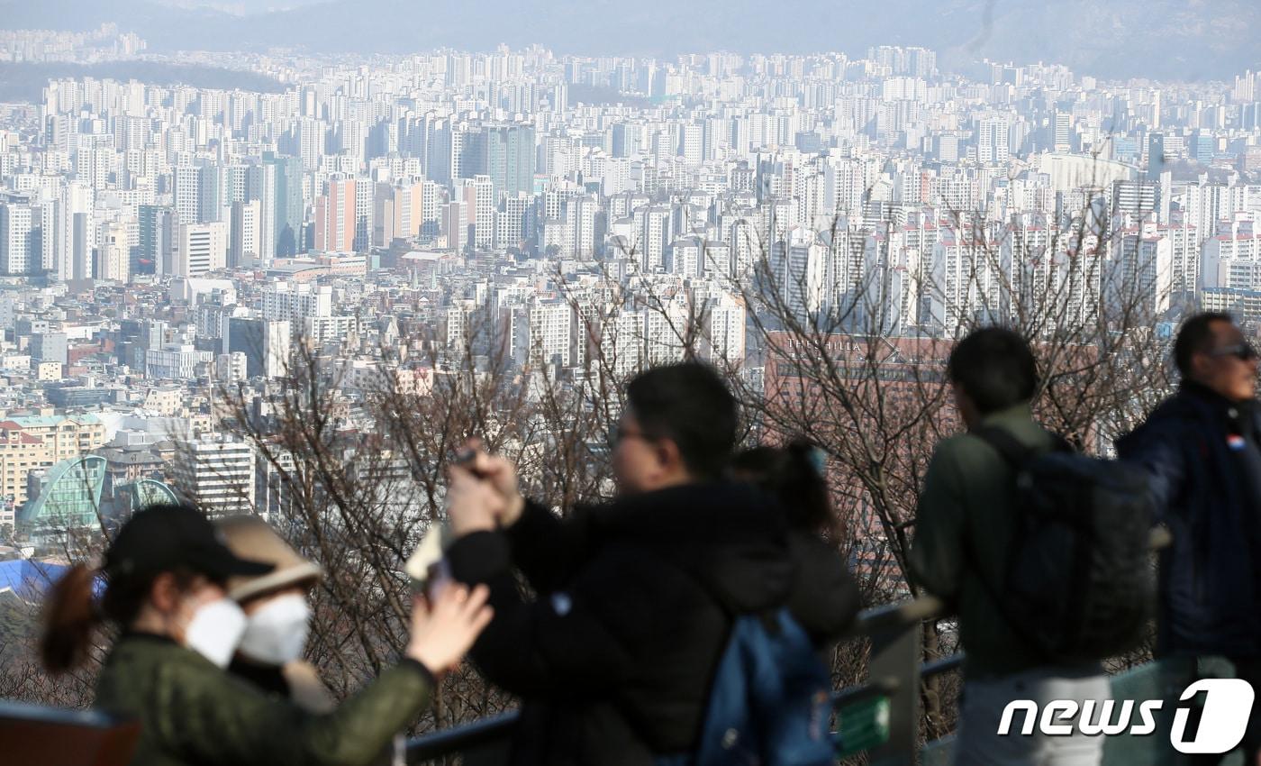 본문 이미지 - 남산타워에서 바라본 아파트 단지 모습. (자료사진) 2023.2.24/뉴스1 ⓒ News1 김민지 기자