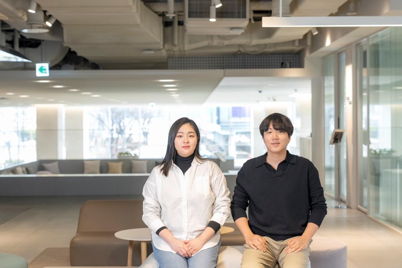 본문 이미지 - '알쓸인잡' 전혜림 PD(왼) 양정우 PD(우)