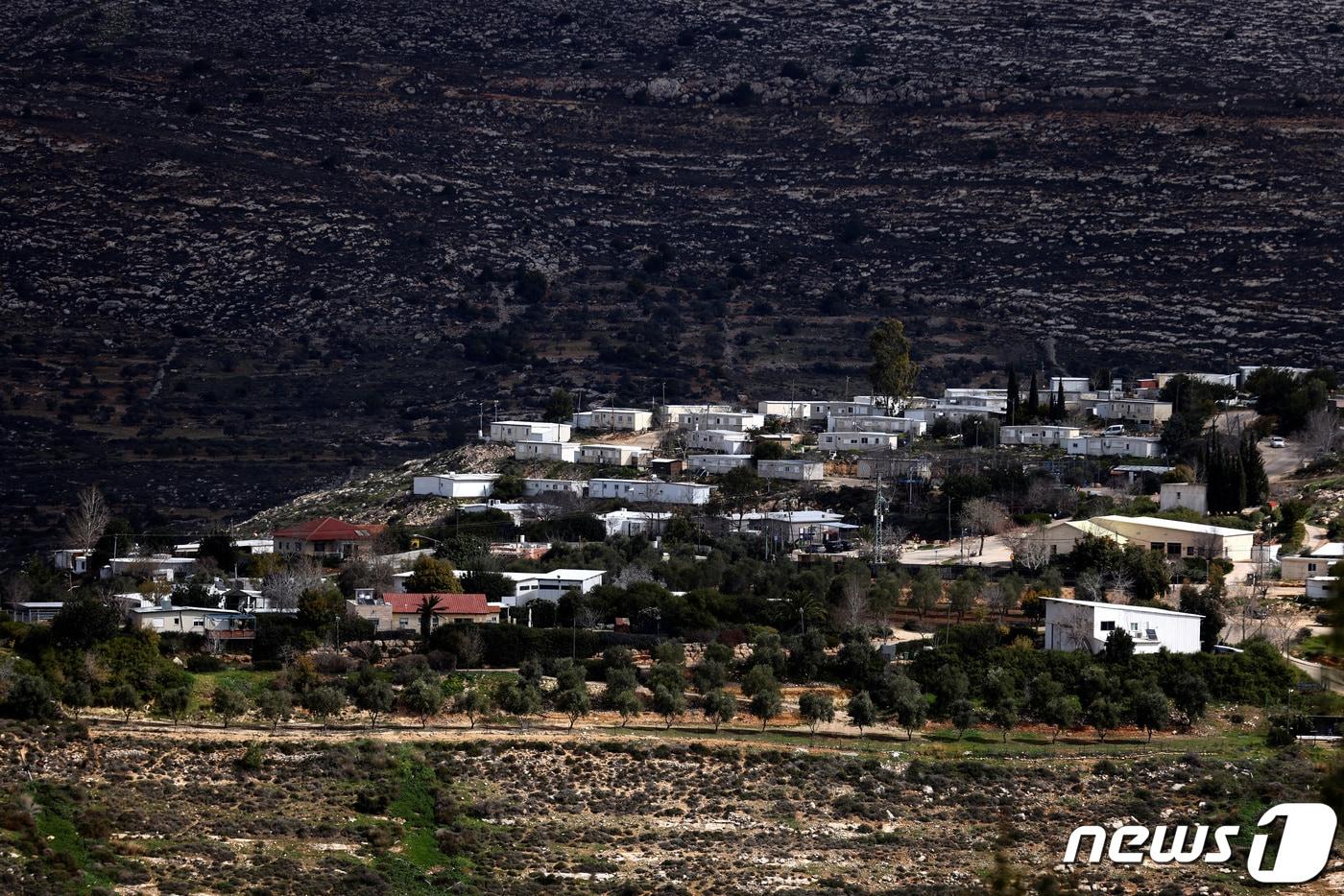 본문 이미지 - 21일(현지시간) 요르단강 서안지구 이스라엘 점령지의 한 유대인 정착촌의 모습.이스라엘은 1967년 3차 중동 전쟁에서 요르단강 서안을 점령한 이후 132개의 정착촌을 설립하거나 승인했다. ⓒ 로이터=뉴스1 ⓒ News1 박재하 기자