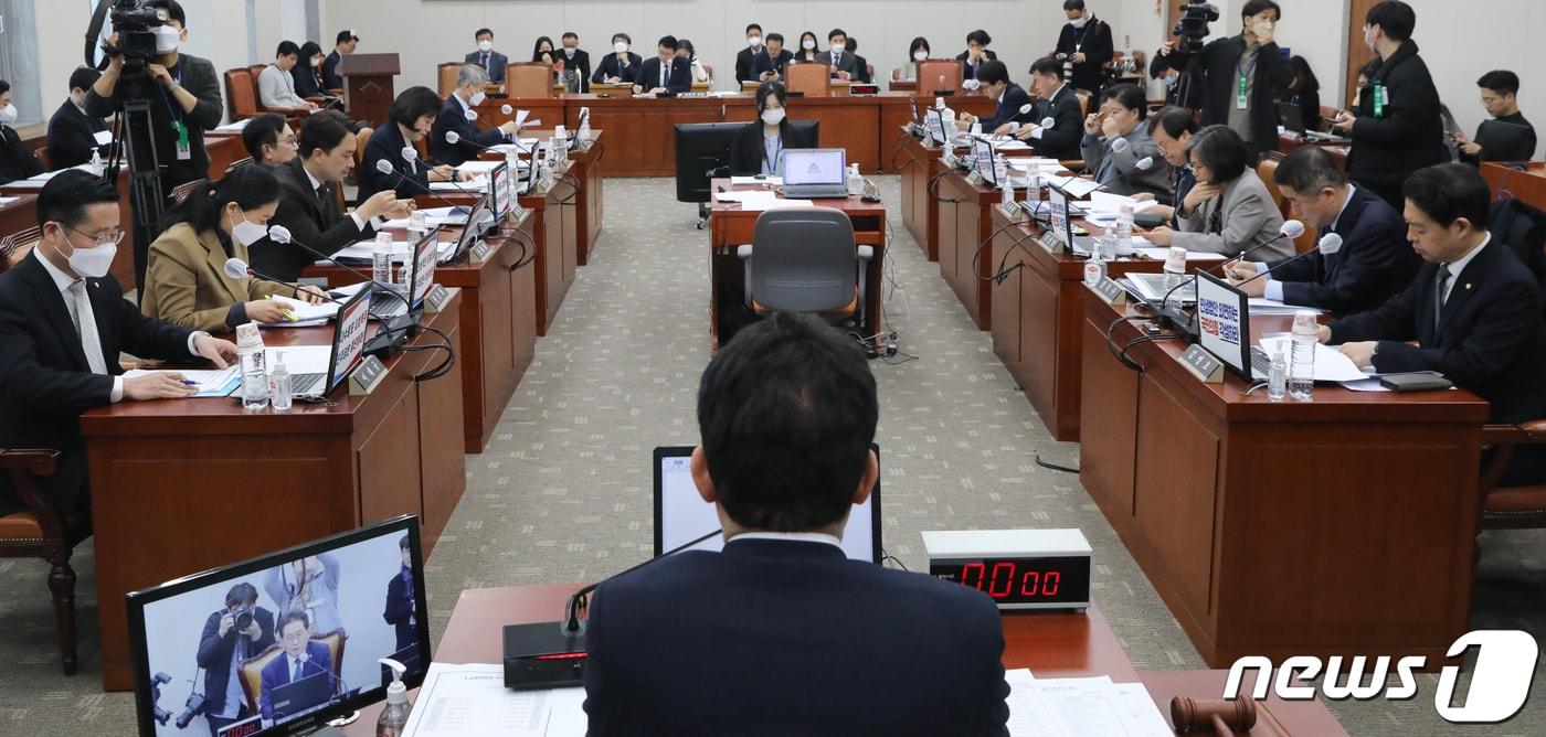 본문 이미지 - 27일 서울 여의도 국회에서 교육위원회 전체회의가 열리고 있다. 2023.2.27/뉴스1 ⓒ News1 허경 기자