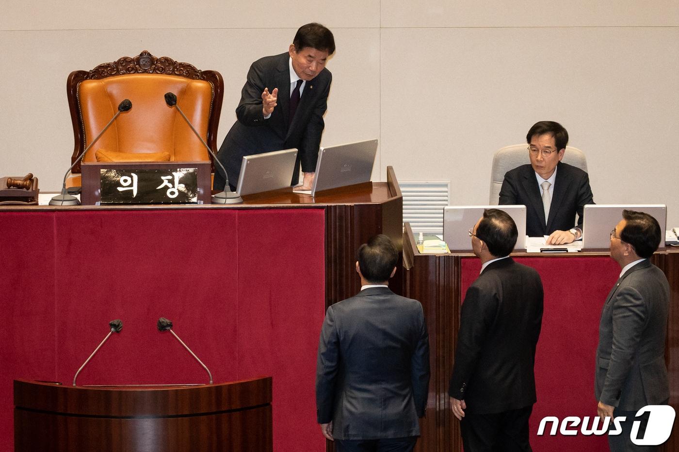 김진표 국회의장이 지난달 27일 서울 여의도 국회에서 열린 제403회 국회(임시회) 제8차 본회의에서 양곡관리법 개정안에 대해 표결을 미루고 여야 교섭단체대표에게 합의안 도출을 촉구하고 있다.2023.2.27/뉴스1 ⓒ News1 유승관 기자