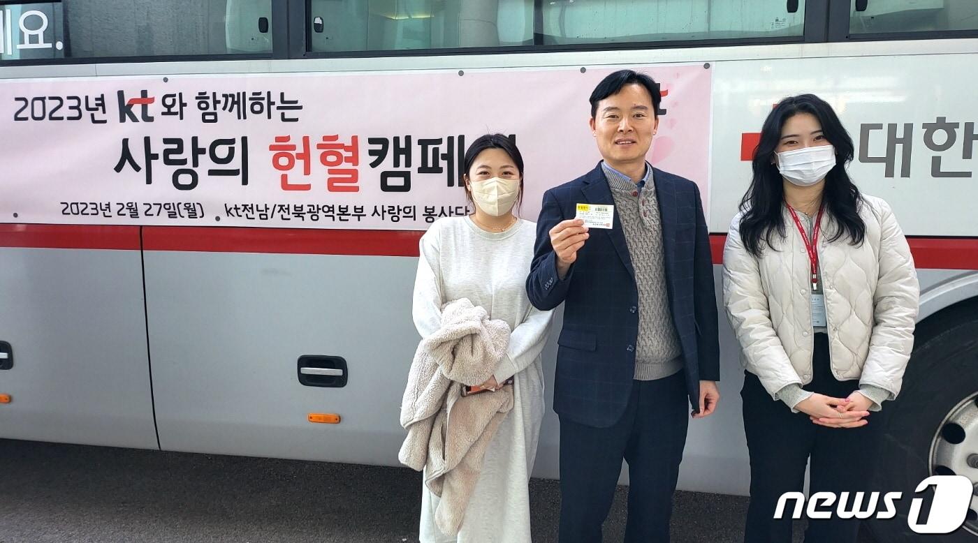 본문 이미지 - KT 전남전북광역본부가 혈액 수급난 해소 동참을 위해 KT광주타워와 KT전주타워에서 헌혈 봉사활동을 진행했다. ⓒ News1