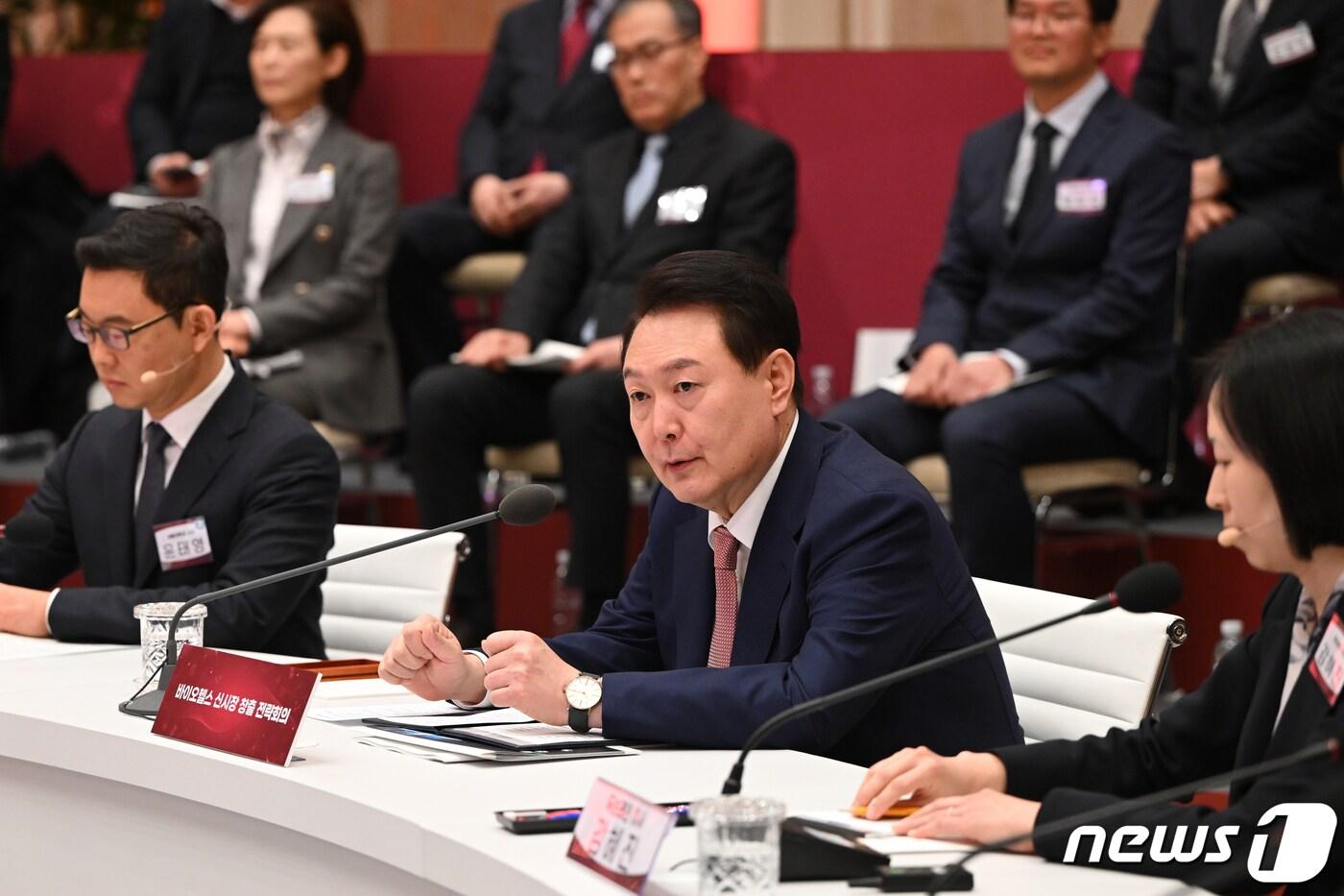 본문 이미지 - 윤석열 대통령이 28일 청와대 영빈관에서 열린 바이오헬스 신시장 창출전략 회의에서 발언하고 있다. (대통령실 제공) 2023.2.28/뉴스1 ⓒ News1 오대일 기자