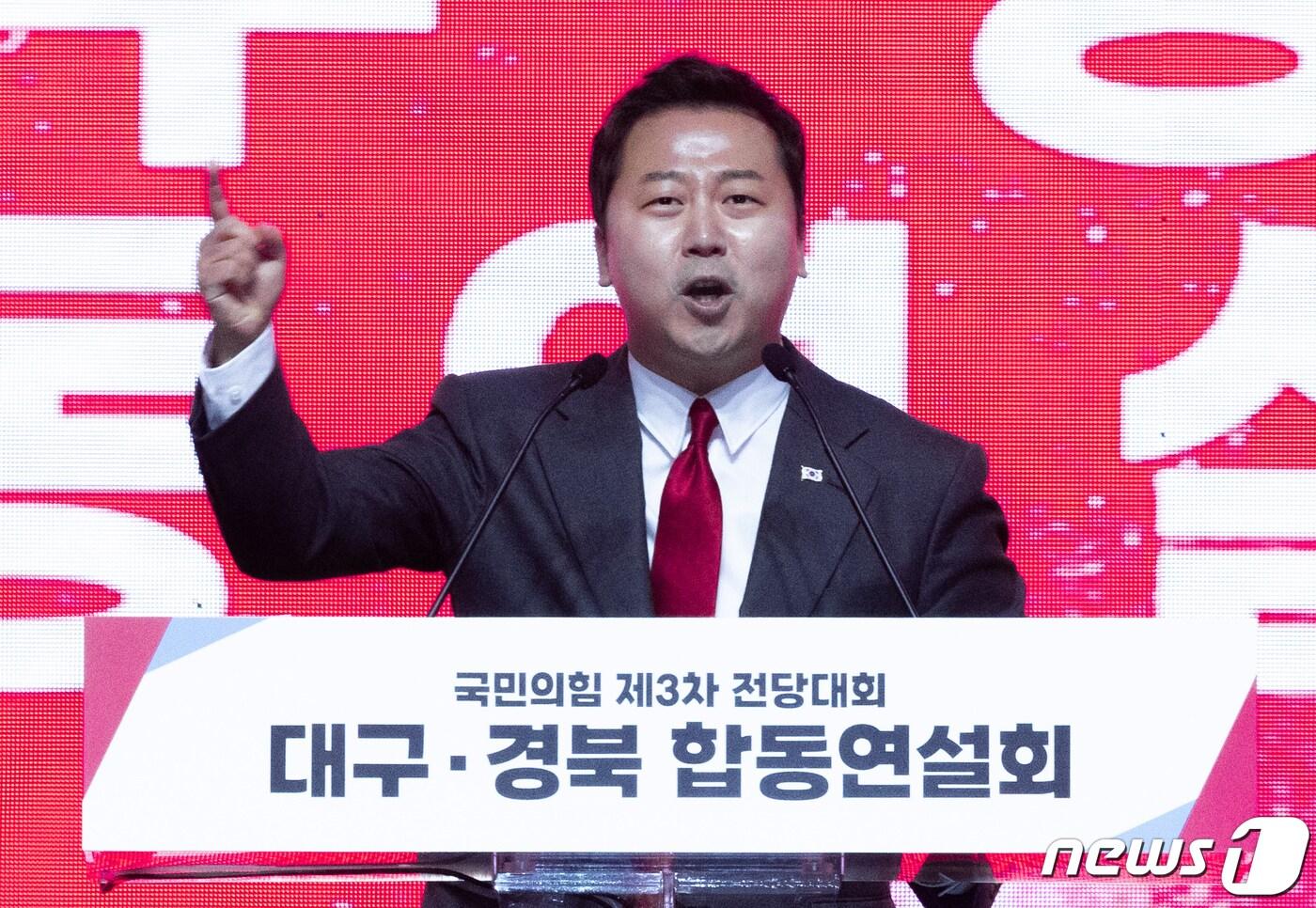 본문 이미지 - 장예찬 국민의힘 청년 최고위원 후보가 28일 오후 대구 북구 엑스코에서 열린 국민의힘 제3차 전당대회 대구·경북 합동연설회에서 정견 발표를 하고 있다. 2023.2.28/뉴스1 ⓒ News1 이재명 기자