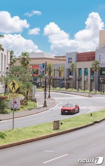 본문 이미지 - 괌 오픈카 드라이브(괌정부관광청 제공)