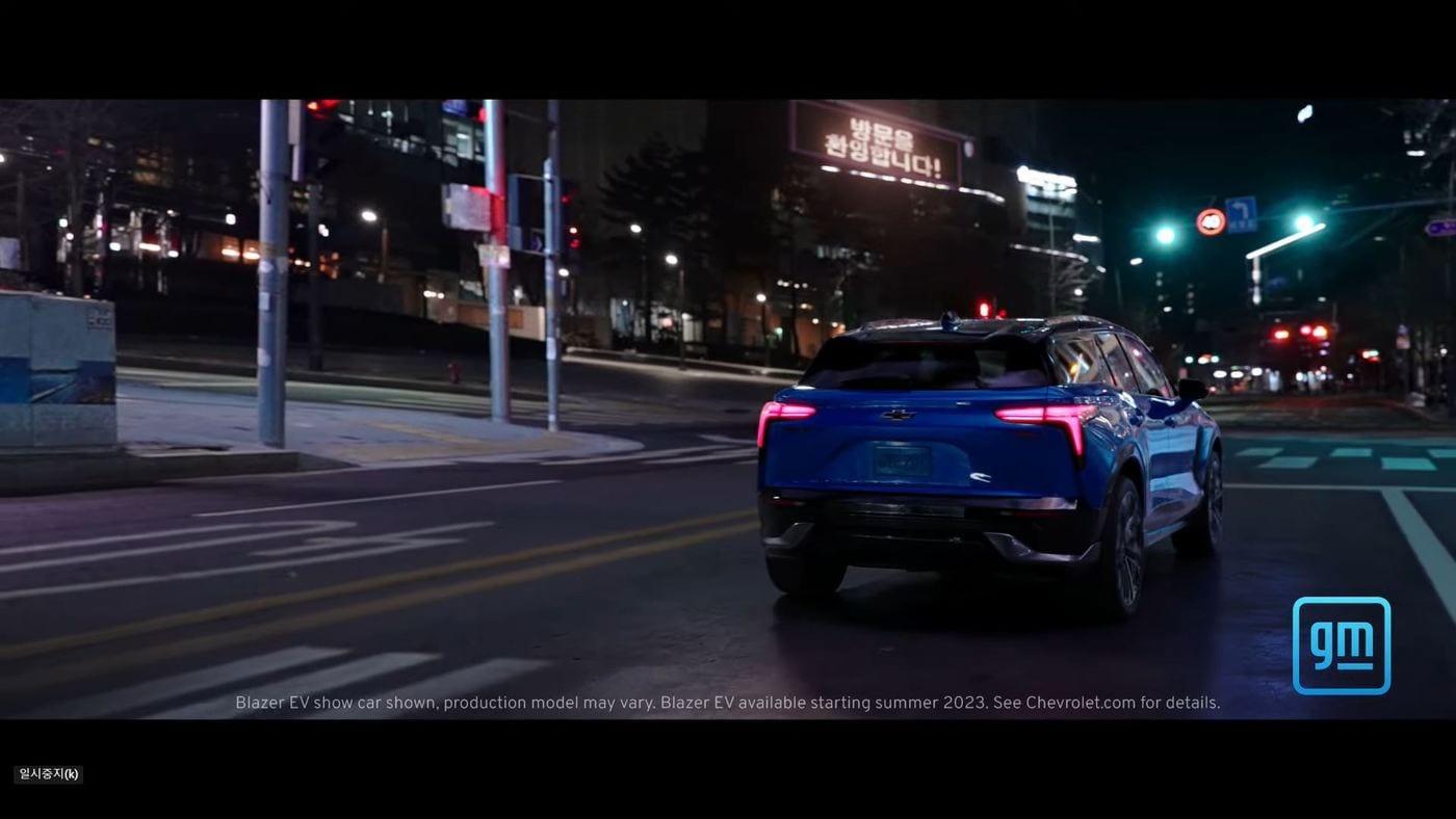 2일&#40;현지시간&#41; 미국 제너럴모터스&#40;GM&#41;이 공개한 &#39;쉐보레 블레이저&#39; 모델의 광고. 인기 시리즈 &#39;오징어 게임&#39;을 배경으로 배우 윌 페렐이 등장한다.