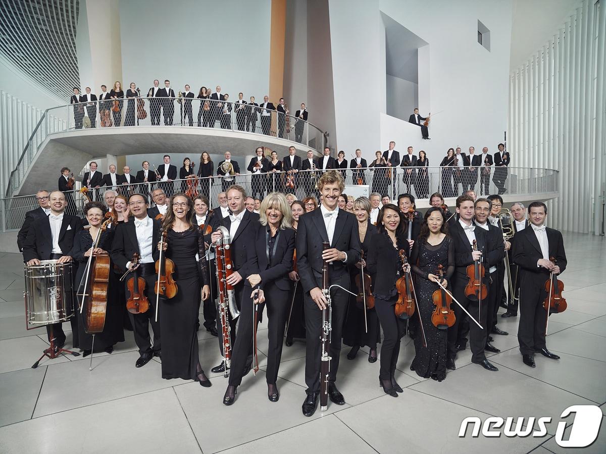 본문 이미지 - 대구시민회관에서 클래식 전용홀로 재개관한지 10년을 맞은 대구콘서트하우스가 올해 다채로운 공연을 무대에 올린다. 사진은 대구콘서트하우스에서 공연이 예정된 룩셈부르크 필하모닉. (대구콘서트하우스 제공)/뉴스1