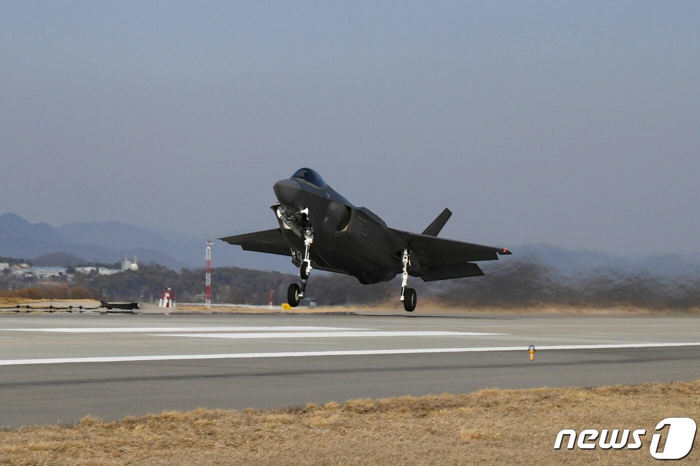 본문 이미지 - 공군 스텔스 전투기 F-35A '프리덤 나이트'. (공군 제공) 2023.2.3/뉴스1