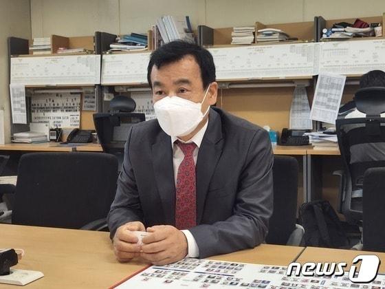 본문 이미지 - 지난해 7월29일 임명 직후 전북도청 기자실을 찾은 박성태 전북도 정책협력관./뉴스1