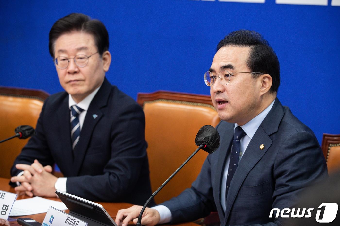 본문 이미지 - 박홍근 더불어민주당 원내대표가 6일 서울 여의도 국회에서 열린 최고위원회의에서 모두 발언을 하고 있다. 2023.2.6/뉴스1 ⓒ News1 유승관 기자