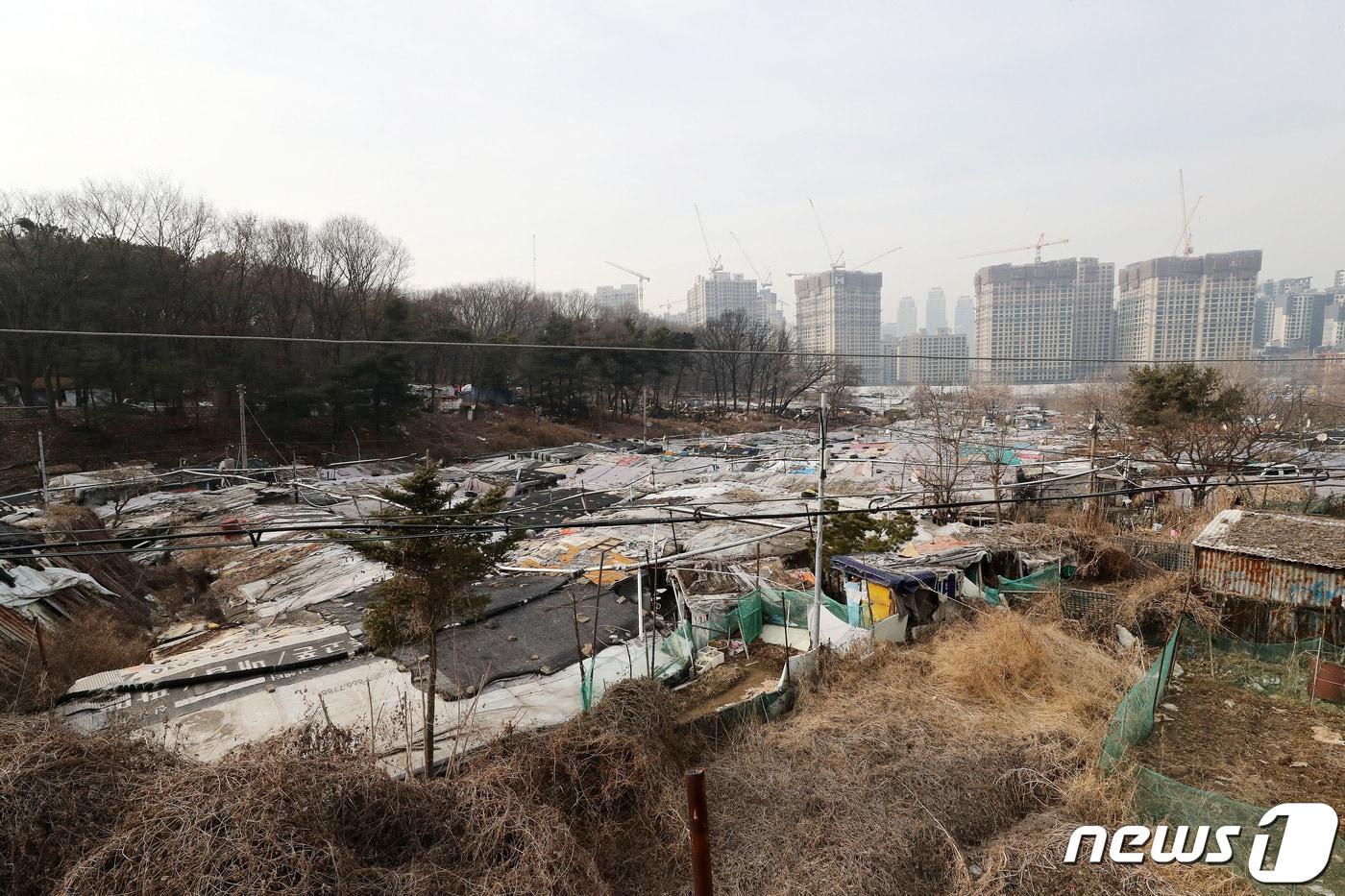 본문 이미지 - 서울 강남구 구룡마을. 2023.2.7/뉴스1 ⓒ News1 박세연 기자