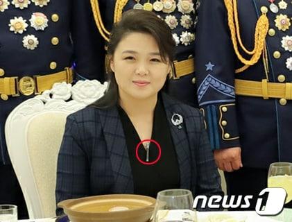 본문 이미지 - 김정은 북한 노동당 총비서가 "조선인민군 창건(건군절) 75돌을 맞으며 2월7일 인민군 장령(장성)들의 숙소를 축하 방문하고 기념연회에 참석했다＂고 8일 당 기관지 노동신문이 보도했다. 부인 리설주 여사와 딸 주애도 동행했다. [국내에서만 사용가능. 재배포 금지. DB 금지. For Use Only in the Republic of Korea. Redistribution Prohibited] rodongphoto@news1.kr
