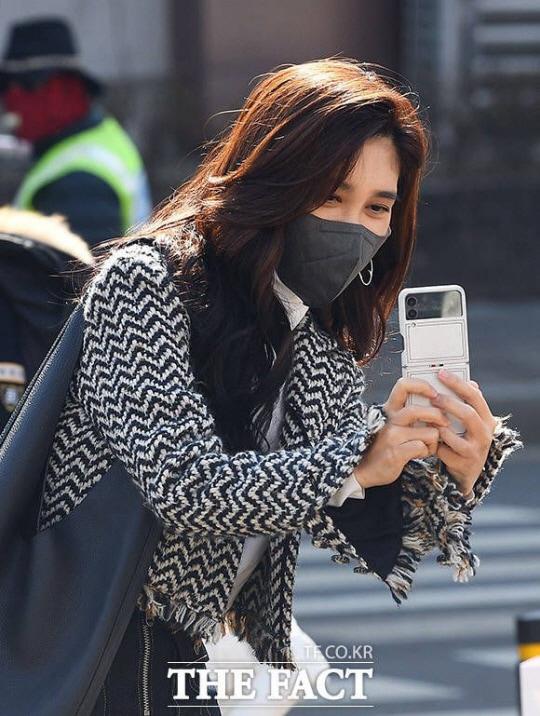 본문 이미지 - 이부진 호텔신라 사장이 지난 8일 오후 서울 시내 한 중학교 열린 아들의 졸업식에 참석하고 있다. (더팩트 제공) 2023.2.9/뉴스1