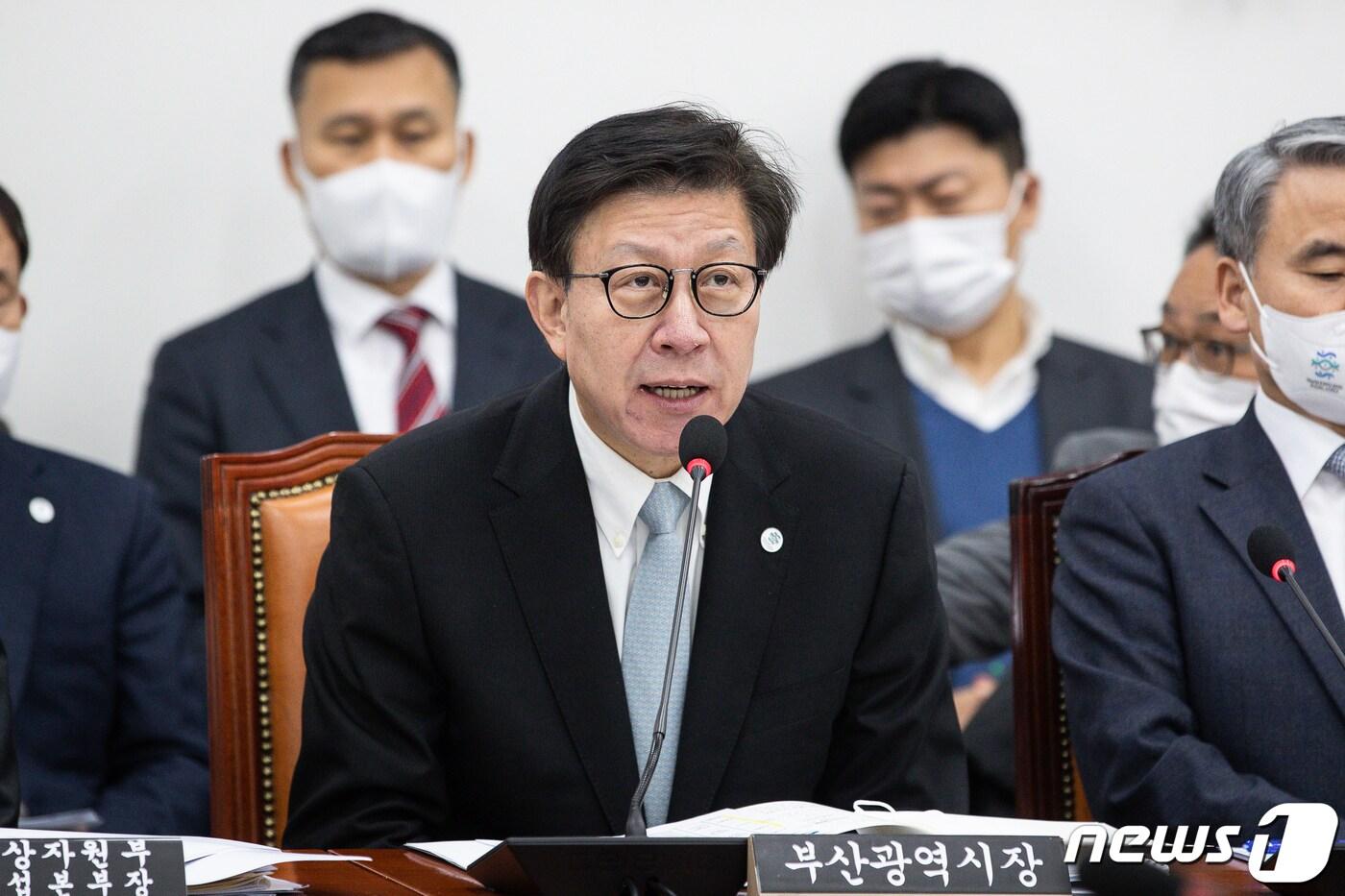 박형준 부산시장이 지난 9일 서울 여의도 국회에서 열린 제403회 국회(임시회) 국회 2030 부산세계박람회 유치지원 특별위원회 제8차 전체회의에서 의원 질의에 답하고 있다. 2023.2.9/뉴스1 ⓒ News1 유승관 기자