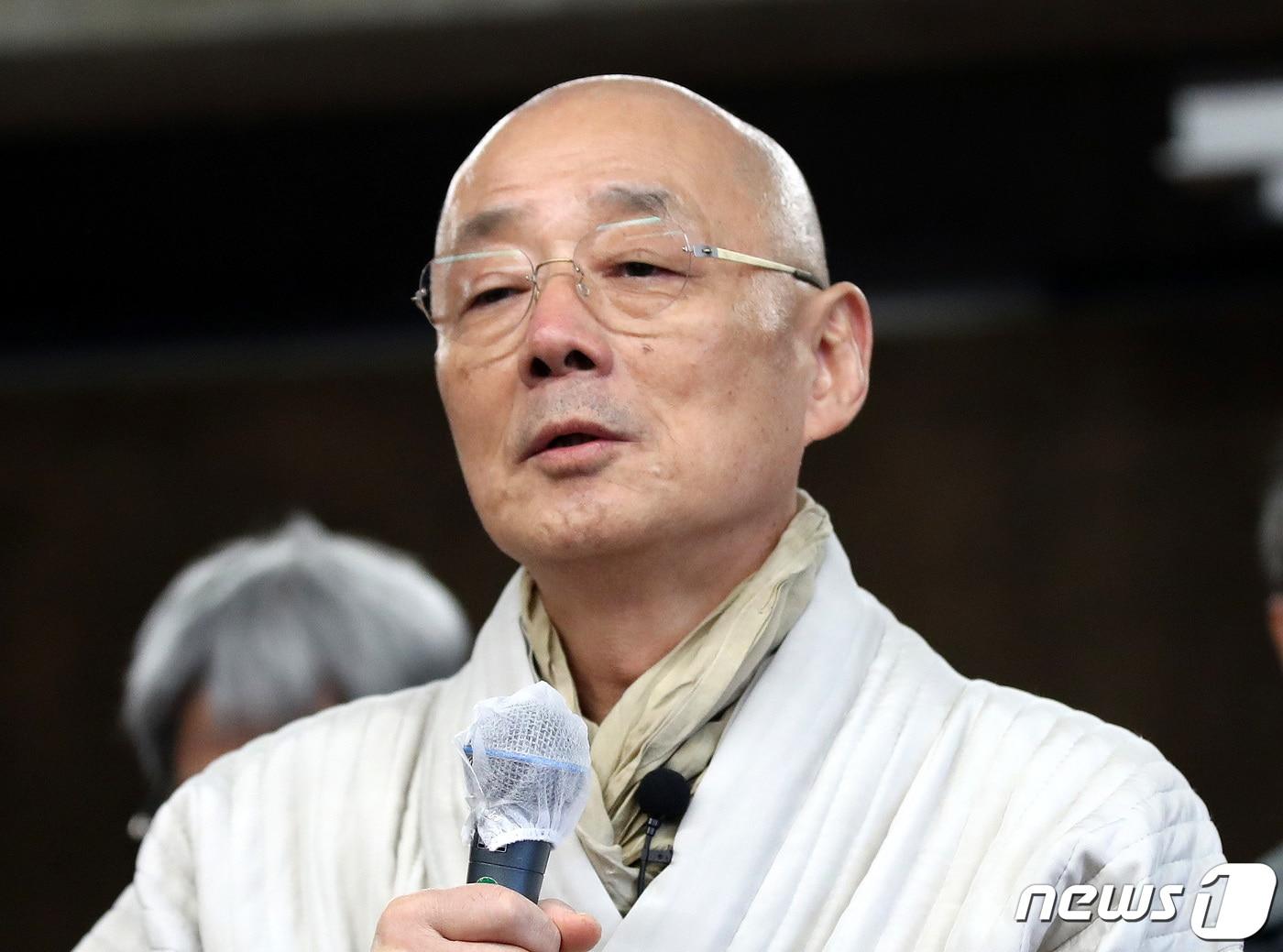 본문 이미지 - 조계종을 비방했다는 이유로 종단에서 제적을 당한 명진스님. 2023.2.9/뉴스1 ⓒ News1 박지혜 기자