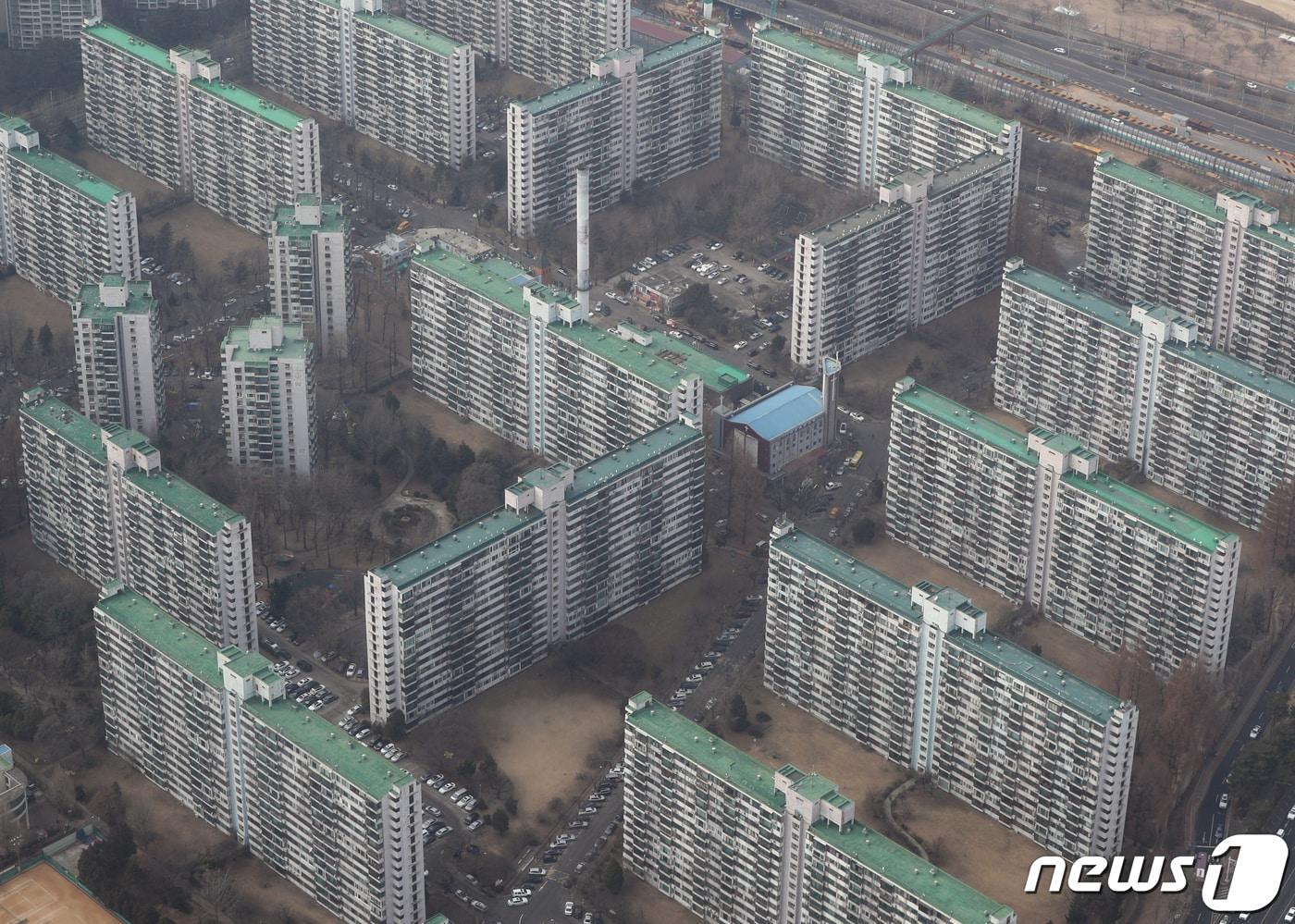 본문 이미지 -  준공 30년이 넘은 아파트 단지의 모습. 2023.2.9/뉴스1 ⓒ News1 신웅수 기자