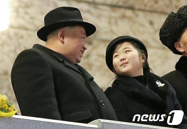 본문 이미지 - 북한 노동당 기관지 노동신문은 9일 조선인민군 창건일(건군절) 75주년을 맞아 지난 8일 평양 김일성광장에서 야간 열병식을 개최했다고 보도했다. [국내에서만 사용가능. 재배포 금지. DB 금지. For Use Only in the Republic of Korea. Redistribution Prohibited] rodongphoto@news1.kr