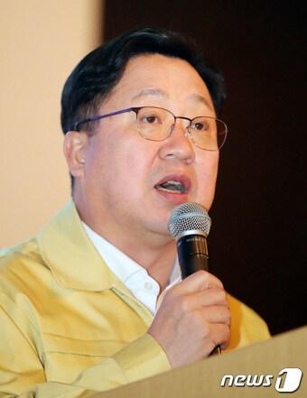 본문 이미지 - 이장우 대전시장이 10일 대전컨벤션센터에서 열린 지방통합방위회의에 참석해 모두발언을 하고 있다. 2023.3.10/뉴스1 ⓒ News1 김기태 기자