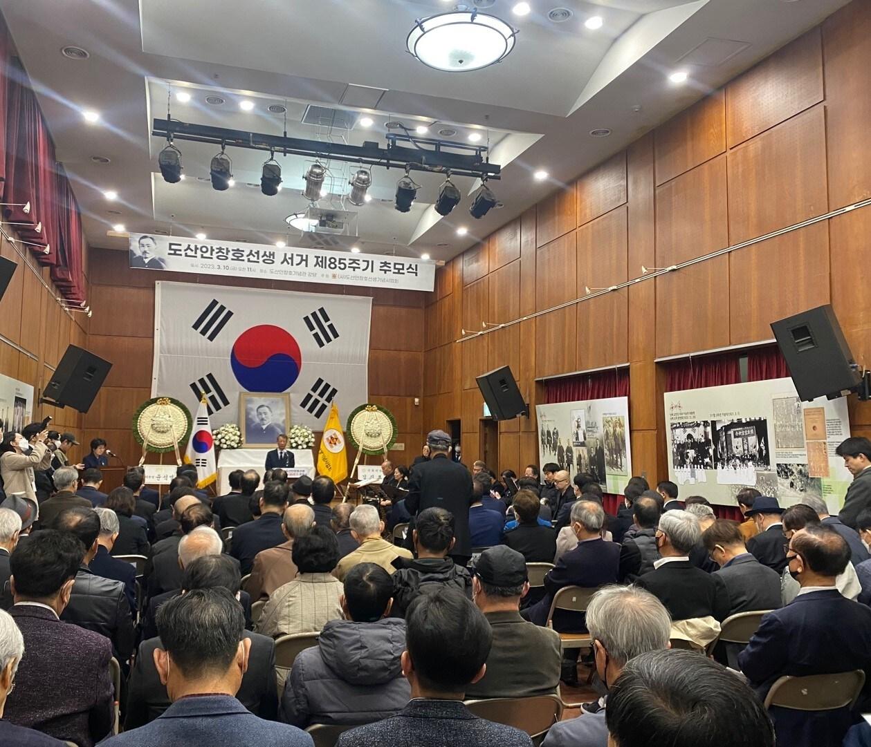 본문 이미지 - 10일 서울 강남구 도산안창호기념관 강당에서 도산 안창호 선생 서거 제85주기 추모식이 열리고 있다.(서울지방보훈청 제공)