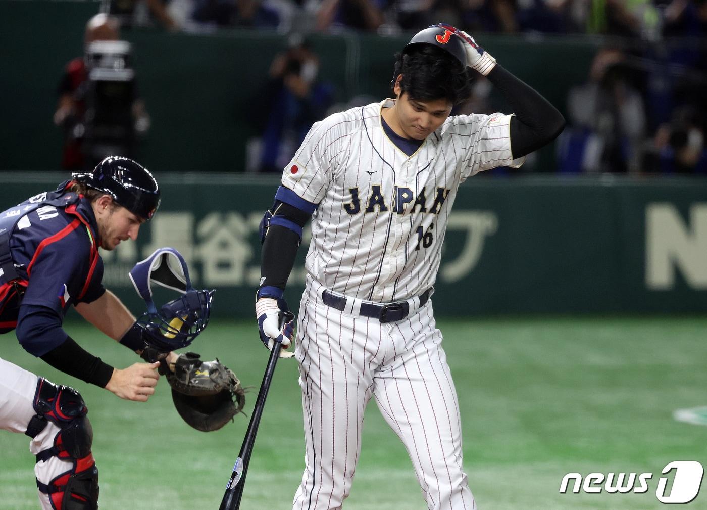 본문 이미지 - 11일 오후 일본 도쿄돔에서 열린 2023 월드베이스볼클래식(WBC) B조 1라운드 체코와 일본의 경기, 일본 대표팀 오타니 쇼헤이가 3회말 1사 2루에서 헛스윙 삼진을 당하고 있다. 2023.3.11/뉴스1 ⓒ News1 김진환 기자