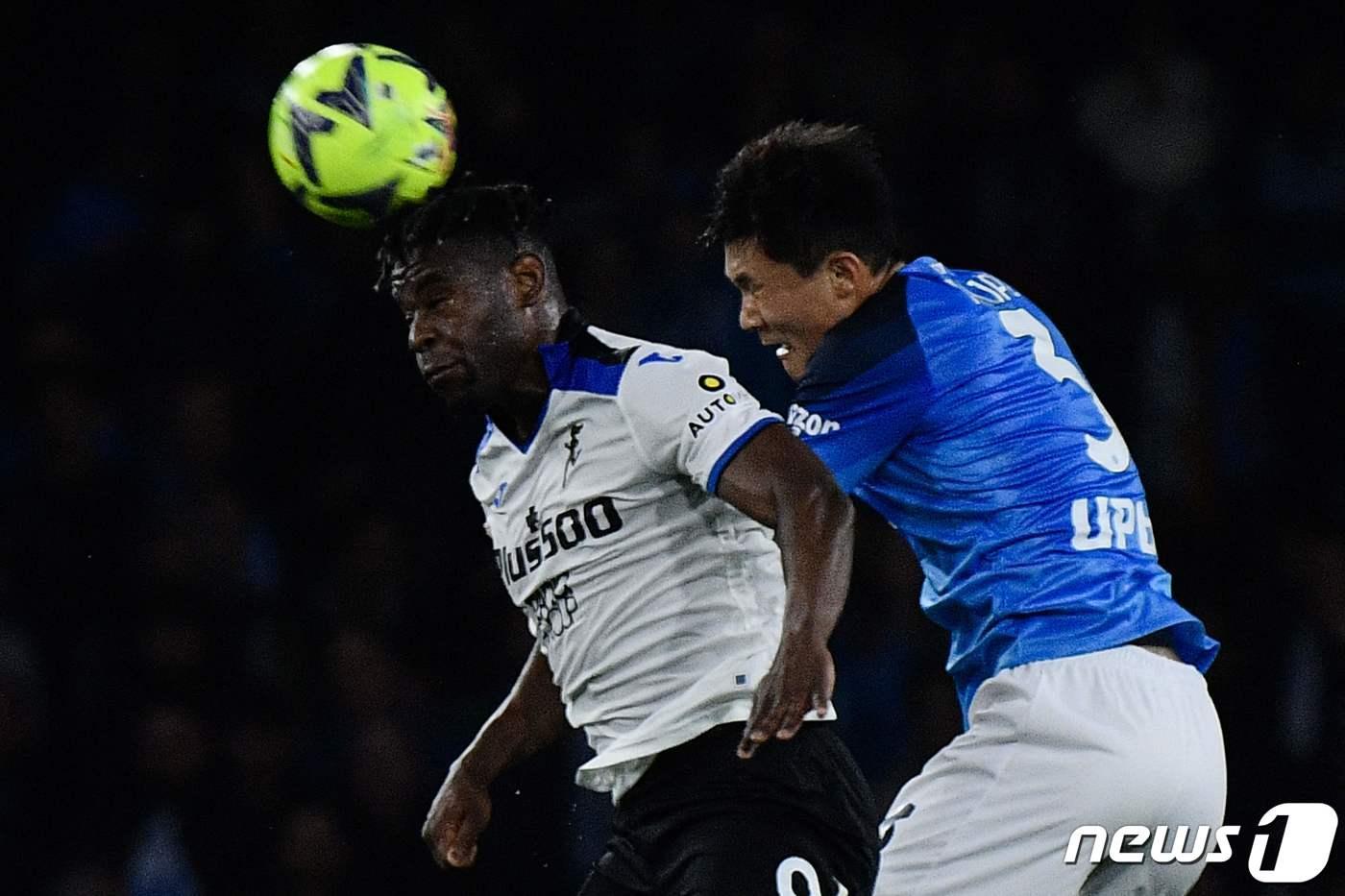 본문 이미지 - 나폴리의 김민재(오른쪽)ⓒ AFP=뉴스1