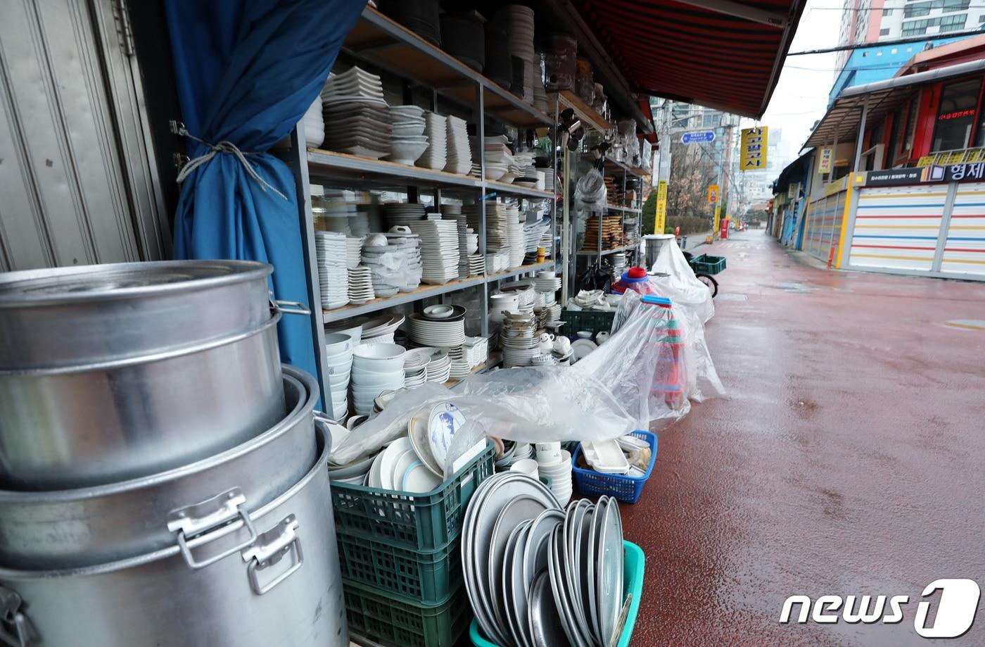 소상공인과 자영업자들이 고금리와 대출 부담, 공공 요금 상승 등으로 어려움에 직면한 가운데 서울 중구 황학동 주방거리가 한산한 모습을 보이고 있다. (자료사진) 2023.3.12/뉴스1 ⓒ News1 박정호 기자