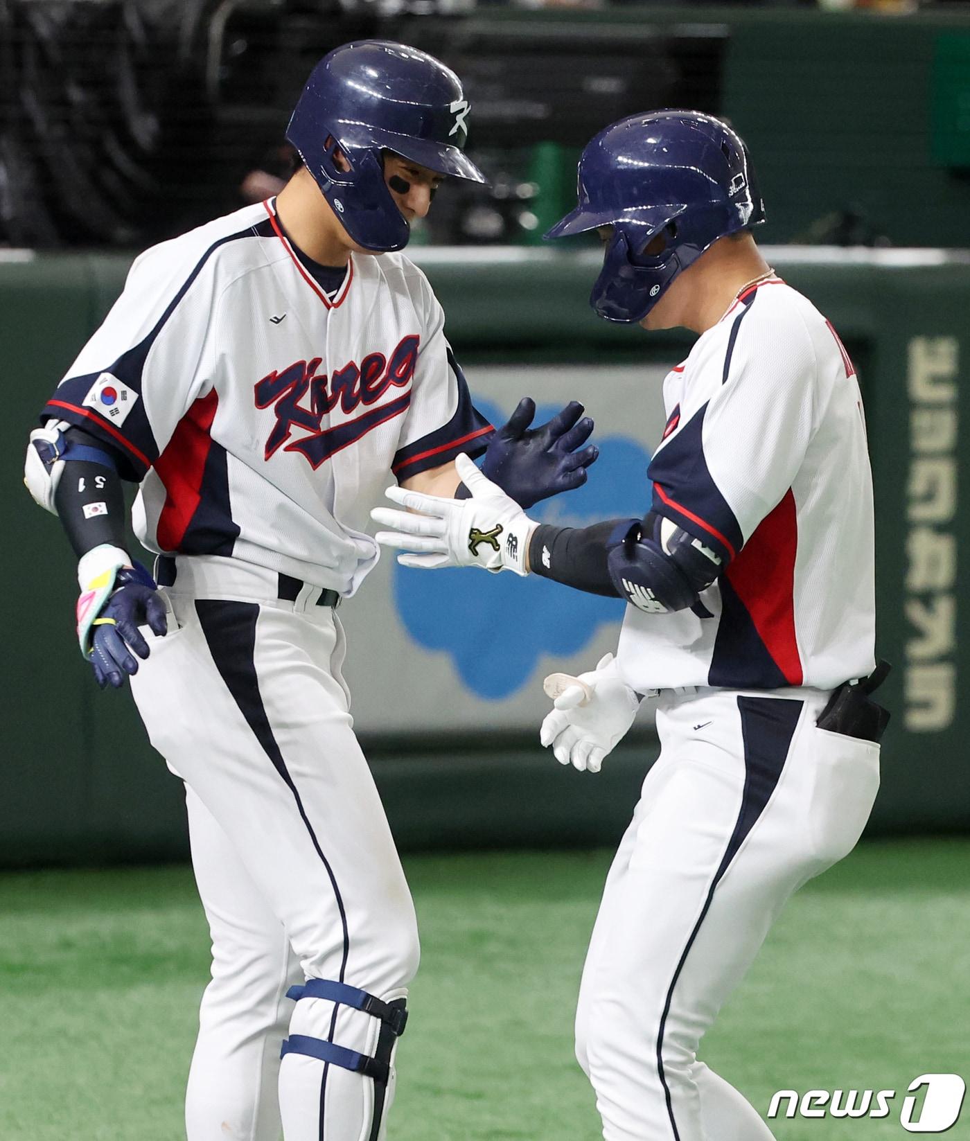 본문 이미지 - 김하성&#40;오른쪽&#41;과 이정후가 16일&#40;한국시간&#41; 열리는 2025 메이저리그 샌프란시스코 자이언츠-탬파베이 레이스전을 통해 올해 처음으로 맞대결을 펼친다. 뉴스1 DB ⓒ News1 김진환 기자