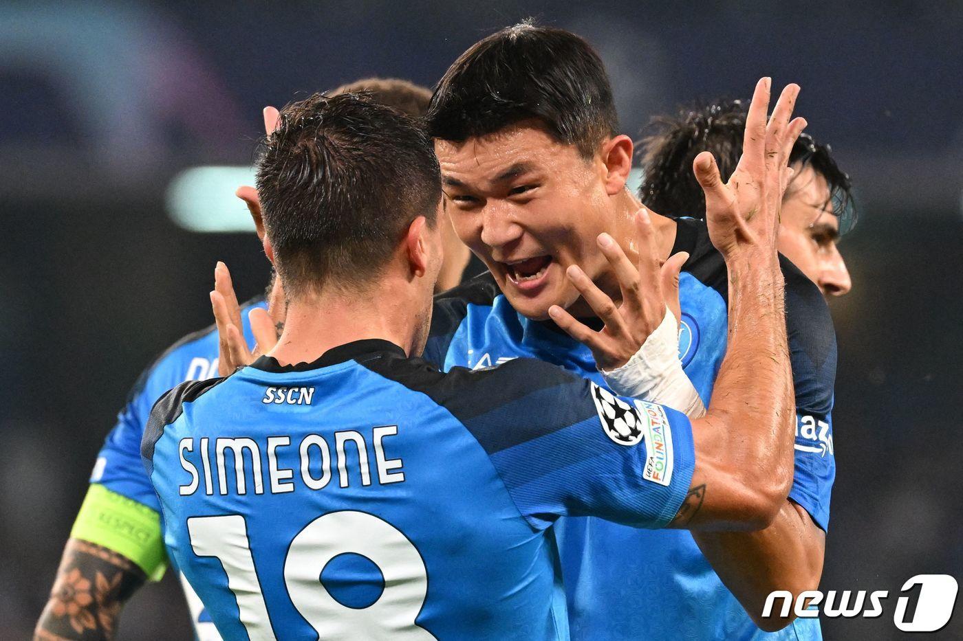 나폴리의 김민재(오른쪽)ⓒ AFP=뉴스1
