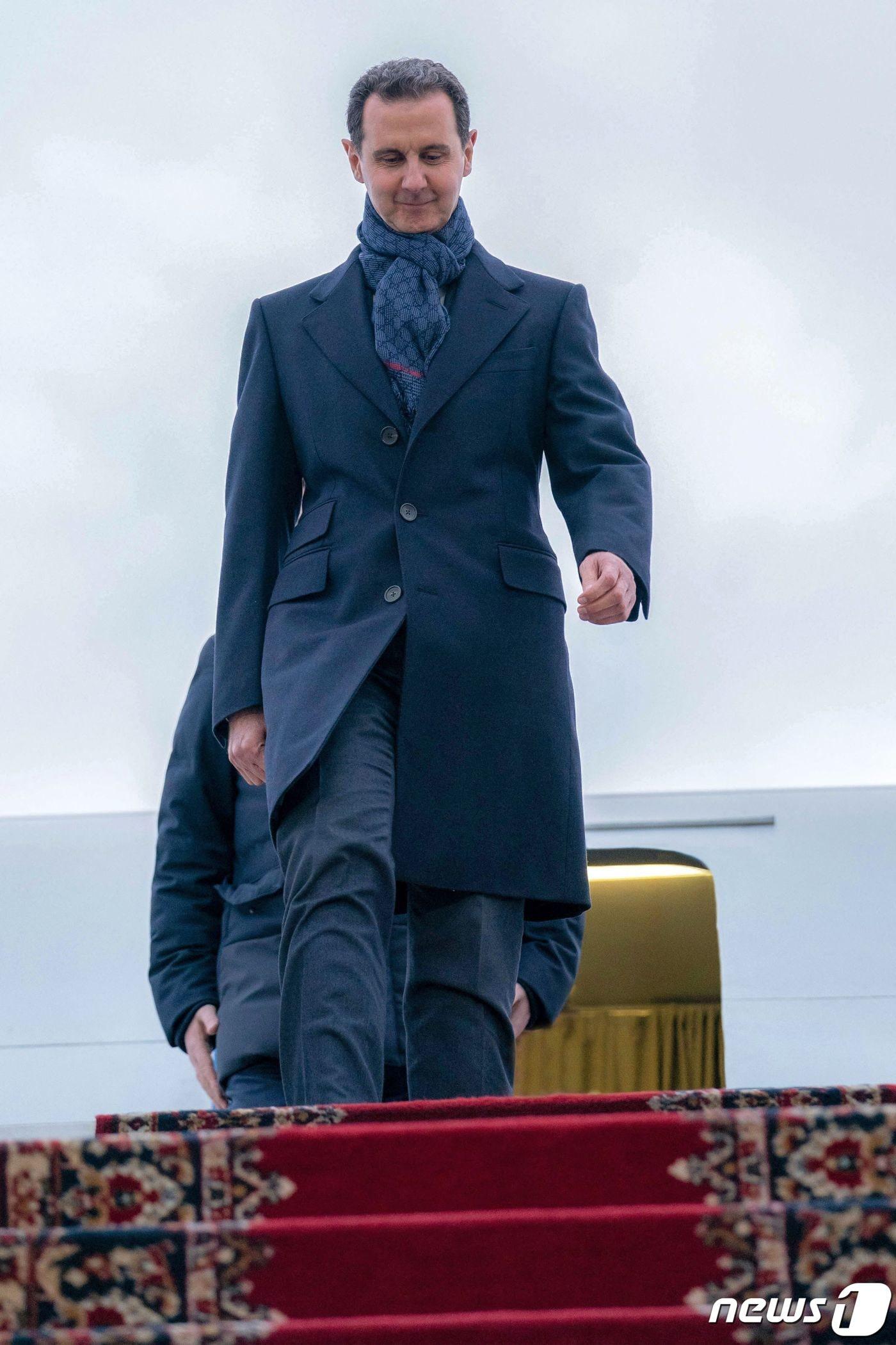 본문 이미지 - 바샤르 알 아사드 시리아 대통령이 지난 3월14일(현지시간) 모스크바에 도착해 영접을 받고 있다. ⓒ AFP=뉴스1 ⓒ News1 우동명 기자